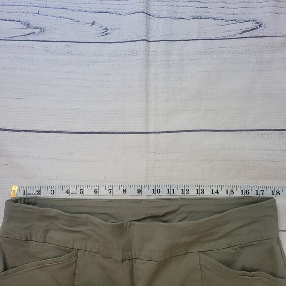 Chico’s Size 3 US 14/16 Olive Fabulously Slimming Pull On Tapered Pants - Picture 3 of 9